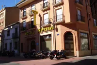 Hostal Universal - parking