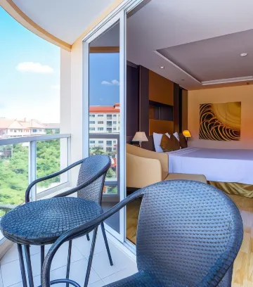 ห้องดีลักซ์ เตียงคิงไซส์ พร้อมอ่างอาบน้ำ