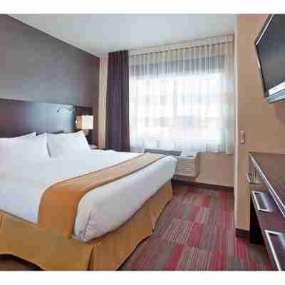 Holiday Inn Express & Suites Beatrice Rooms