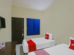 Super OYO 92437 Wahidin Guesthouse