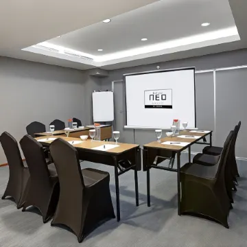 Hotel Neo Gading Solo