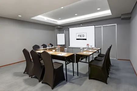 Hotel Neo Gading Solo Отели в г. Pasar Kliwon