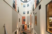 Premier Inn Leamington Spa Town Centre - parkir