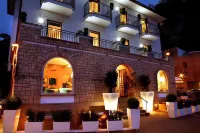 Le Ancore Hotel in zona Luxury Experiences specialists in the Isle of Capri & Amalfi Coast