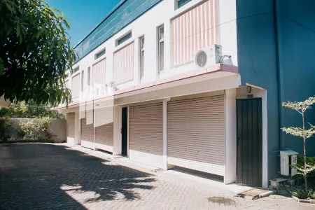 Pits Hotel Mitra RedDoorz Near Atom Mall Отели в г. Pabean Cantikan