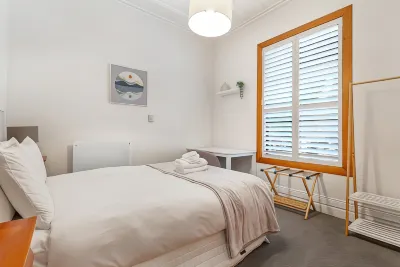 Tranquil Haven 2 Br and 1.5 BA Villa Hotels in Ponsonby