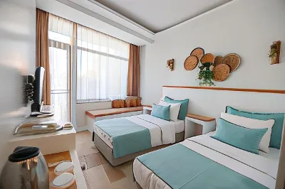Mavi Cam Hotel Ayvalik فنادق في Sefa Camlik Mahallesi