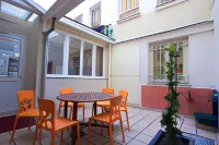 Bastille Hostel