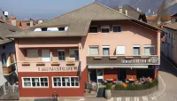 Gasthof Salurn Hotels in Kronmetz