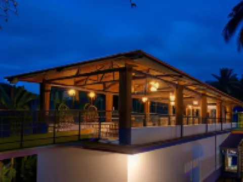 Madpackers Goa Anjuna - Bar & Pool Hotels in 