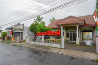 RedDoorz @ Jalan Bali Cilacap Hotels in Jeruklegi