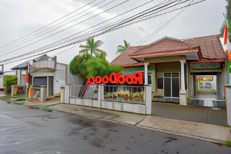 RedDoorz @ Jalan Bali Cilacap Отели рядом с достопримечательностью «Dojang Penyu Timur»