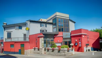 Hôtel le Bellevue فنادق في Saint-Pierre-de-Boeuf