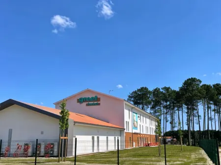 Greet Hotel Castets Coeur des Landes Отели в г. Леон