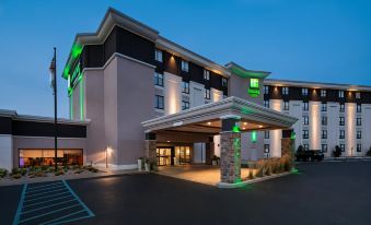 Holiday Inn Milwaukee Riverfront