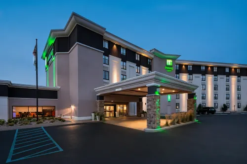 Holiday Inn Milwaukee Riverfront Hotels in Glendale