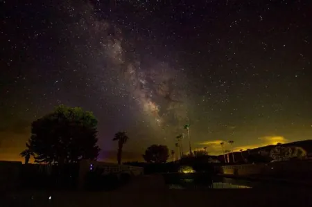 Vista Esterella Mid-Century Modern condo sleeps 4 Отели в г. Боррего-Спрингс