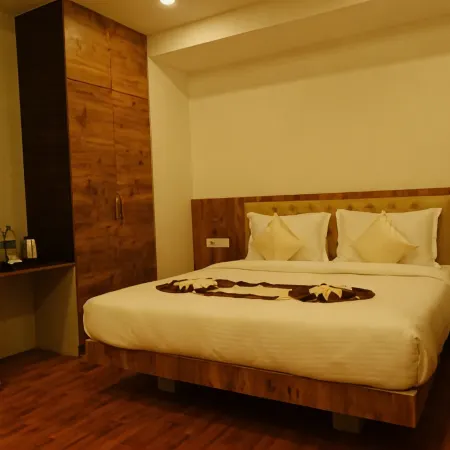 Hotel Girija Sunrise 300 Meter from Baba Dham Temple