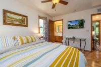 Bright and peaceful Galena retreat. Near amenities and Chestnut