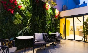 Leonis Hotel