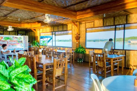 Enchanted River Rock Island Resort Отели в г. Hinatuan