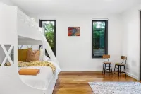 The Ocean s Edge   Luxury Entertainer with Views - balcony