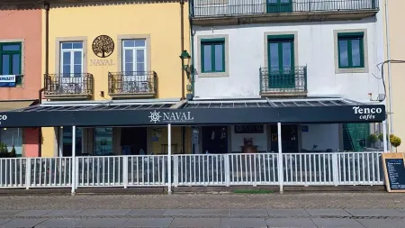 Naval Guest House Отели в г. Арворе