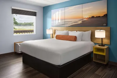 Days Inn by Wyndham Queensbury/Lake George Hotels near Walmart Supercenter