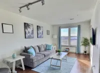 Luxury 1 bedroom Apartment with pool Hotels near Grand Park