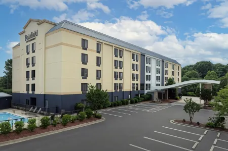 Fairfield Inn & Suites Winston-Salem Hanes Mall Отели рядом с достопримечательностью «Ханс Молл»