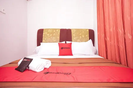 RedDoorz Near Palembang Square Mall 2 Отели в г. Demang Lebar Daun
