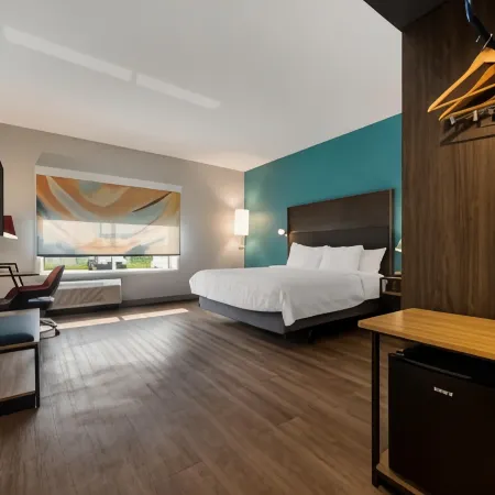 Tru by Hilton Novi Detroit