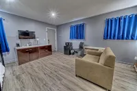 Aqua View Motel - Motels