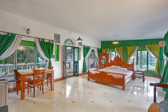Indeco Lake Forest Hotel dekat Stasiun Kereta Salem Junction