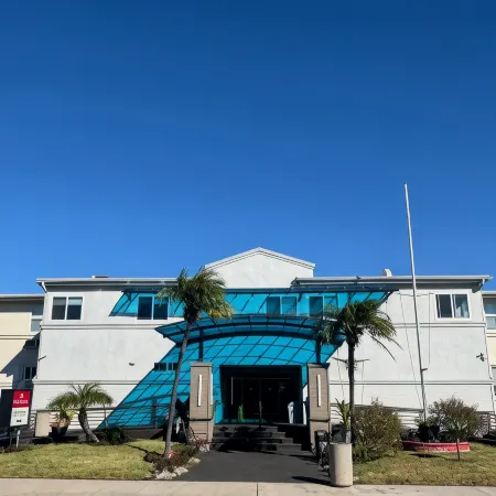 Ramada by Wyndham San Diego Airport Отели рядом с достопримечательностью «Харбор-Айленд»