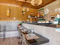 Valtisya Pool and Airport Hotels in Comarca Este