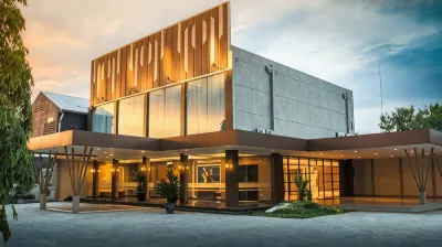 Raden Wijaya Hotel & Convention Hotels in Gunung Gedangan