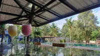 Moonshine Resort Chumphon - Beach