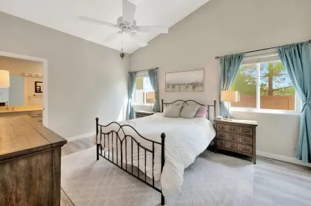 Tranquil Retreat - Charming 3-Bed 2-Bath Single Story Home - Scenic Escondido