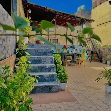 Joey's Hostel Delhi Отели рядом с достопримечательностью «Храм Акшардхам»