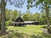 Secluded Getaway – Cabin & Barn Stay7 minutes from beautiful Valla beach - Boutique