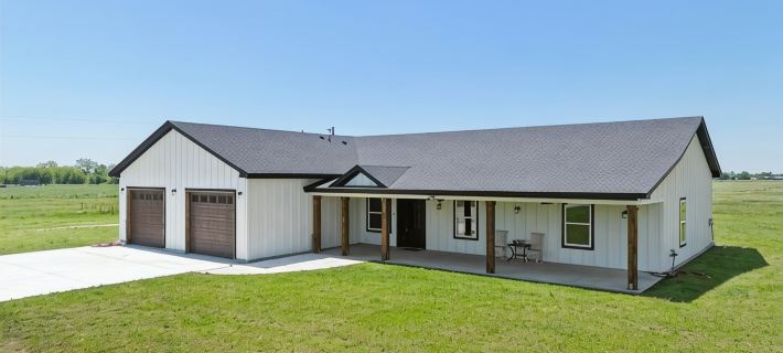 Charming 3-bedroom farmhouse with WiFi, AC in scenic Valley View 쿡 카운티 호텔