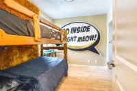The OMG House that will BLOW YOUR MIND with Unbelievable Cats n Mirrors - 부티크