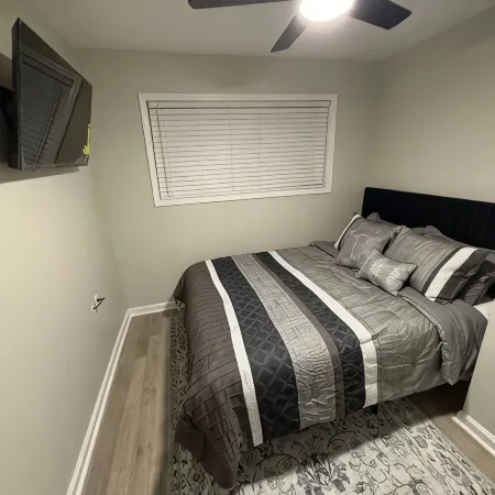 Uptown Modern Escape - 4bd/2ba