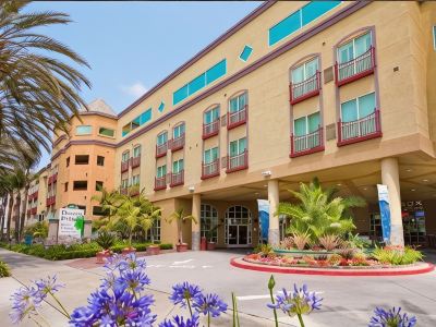 Desert Palms Hotel & Suites Anaheim Resort