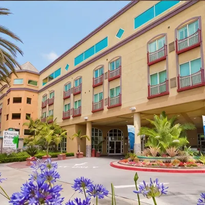 Desert Palms Hotel & Suites Anaheim Resort Hotels near Disneyland Park