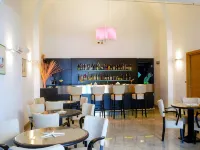 卡羅琳娜別墅飯店 Cava dell'Isola Beach附近的飯店