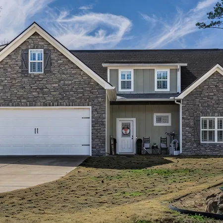 Tranquil Getaway Minutes from Auburn including Pool & backyard Waterfall Oasis