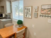 Charming Cabin• Steps from the Beloved Mountain View Cafe - Homestays