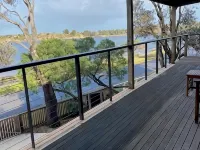 Perfect Waterfront Escape in Marlo | Balcony Views & Nature All Around 오보스트 호텔